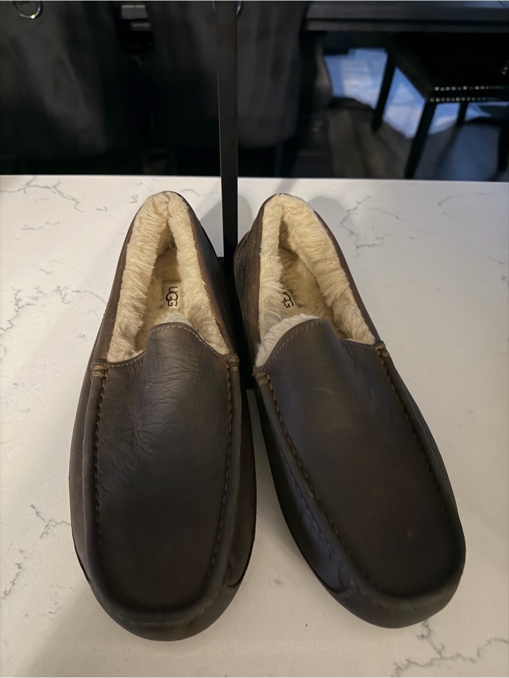 NEW UGG Men's Dark Brown Leather Shearling-Lined Slip-Ons
